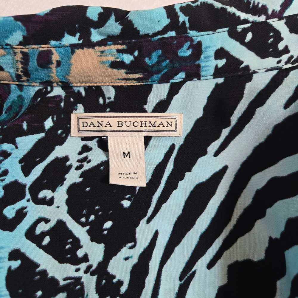 Dana Buchman Button Up Shirt Womens Medium Blue Pintuck Animal Print (T10) - Picture 2 of 7